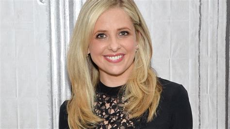 Sarah Michelle Gellar Stuns in Bikini at Age 44: See。